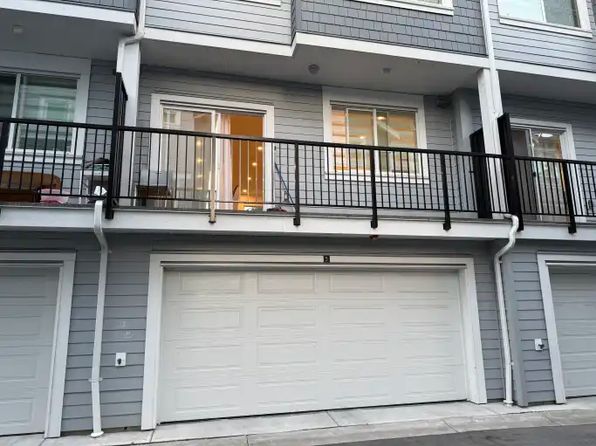 3 bedroom rental in Surrey — photo 2
