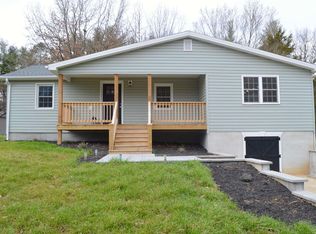 90 Pond Ln, Stuarts Draft, VA 24477
