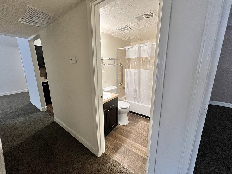 Derby Run Apartments — Photo 37