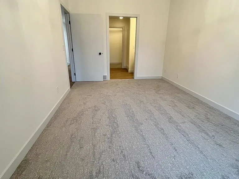 2504 E Augusta St — Photo 11