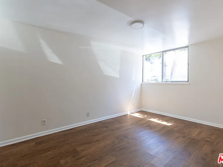 1233 Barry Ave #101 — Photo 11