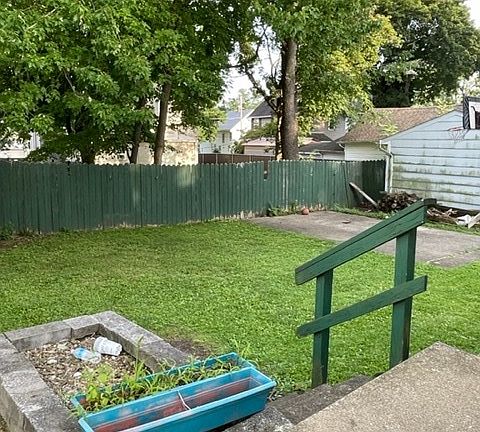 4th image of 227 Lindale Ave