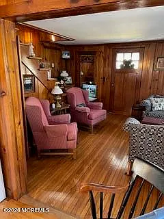 3 bed, 1.5 bath, 1260 sqft, $9,200 — Photo 3