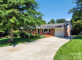 217 S Hillandale Dr, East Flat Rock, NC 28726