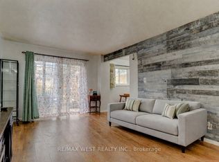 10 Leith Hill Rd #27, Toronto, ON M2J1Z2