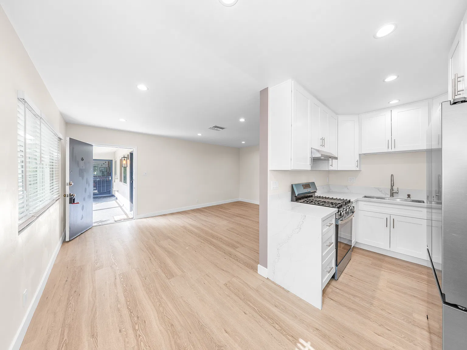 2 bed, 800 sqft, $2,600 — Photo 2