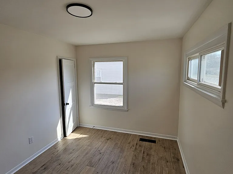 2108 N Hadley Rd — Photo 10
