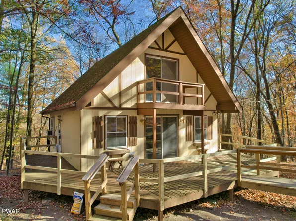 117 Swallow Cir, Bushkill, PA 18324