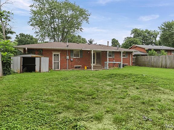 2nd image of 822 Amherst Dr