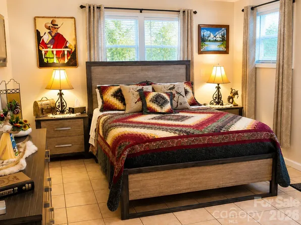 702 Love Joy Rd, Canton, NC 28716