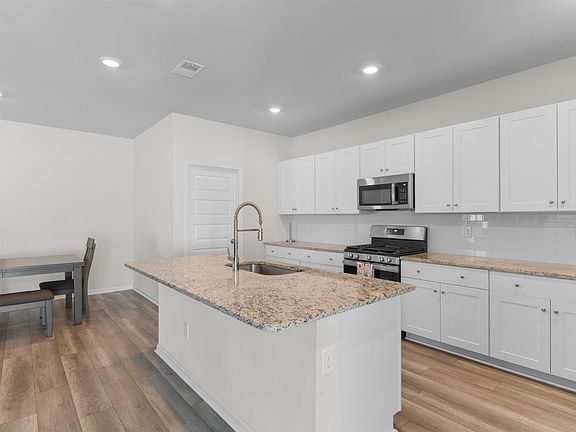 4th image of 1111 Saltgrass Way
