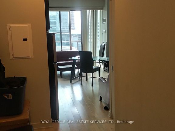 5th image of 126 Simcoe St #1609