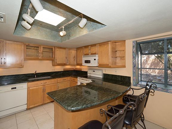 3rd image of 5111 N Hillcrest Dr
