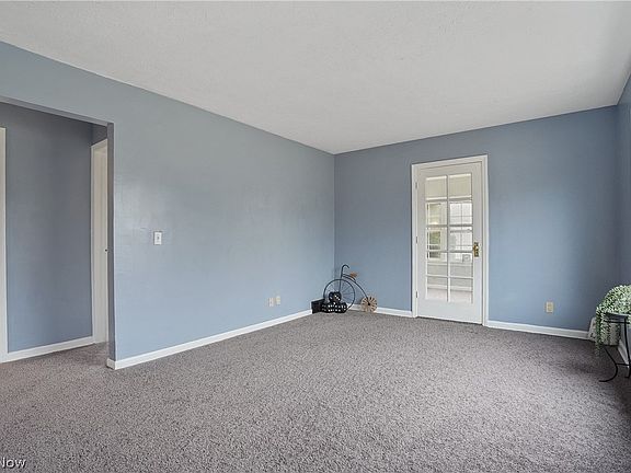 5th image of 410 Beryl Dr