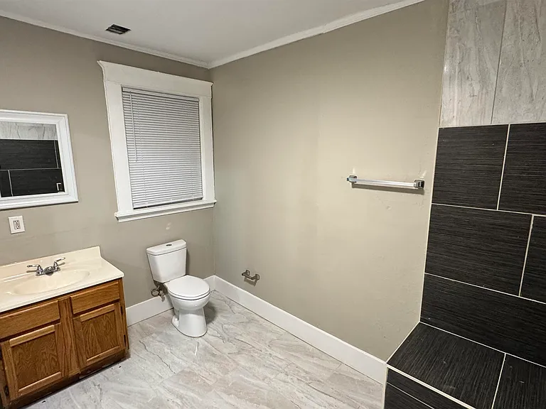 919 N Willett St — Photo 22