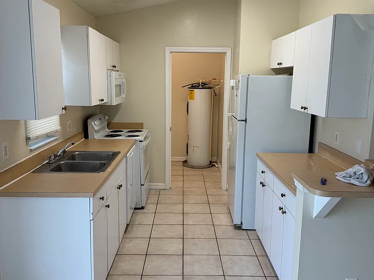 4810 28th St SW — Photo 3