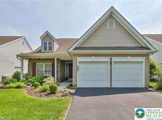 11 Inverness Ln, Easton, PA 18045