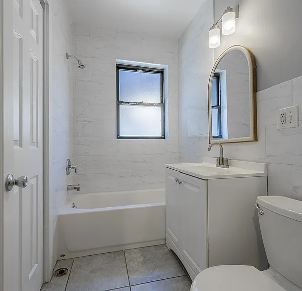 2056 W Arthur Ave #3W — Photo 9