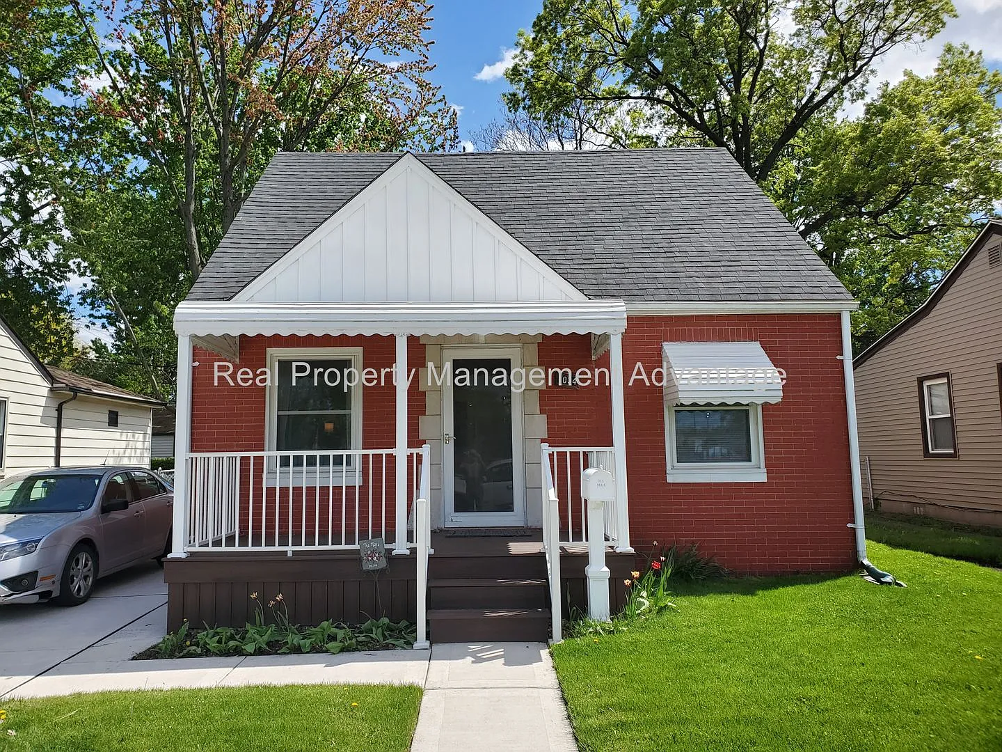 1034 E Otis Ave photo 1