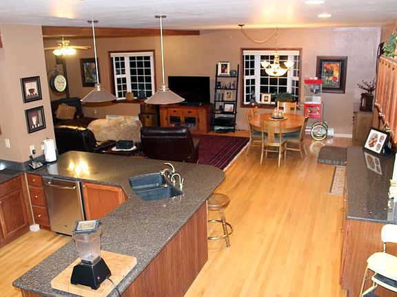 5th image of 83 Mountain View Dr
