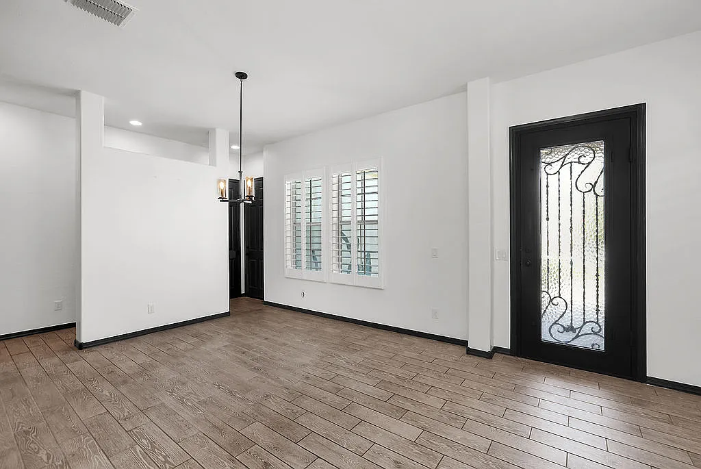 3 bed, 2188 sqft, $2,250 — Photo 3