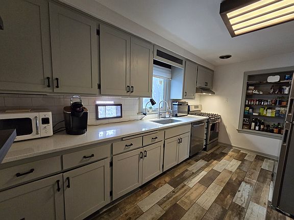 4th image of 4122 Sunnyside Ave