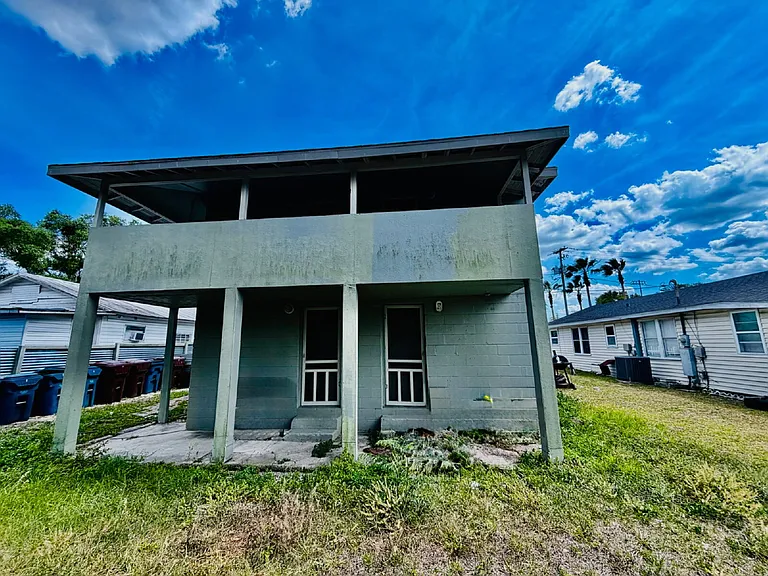 1002 Avenue E #4 — Photo 8