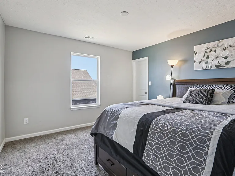 6673 Laurelwood Dr — Photo 30