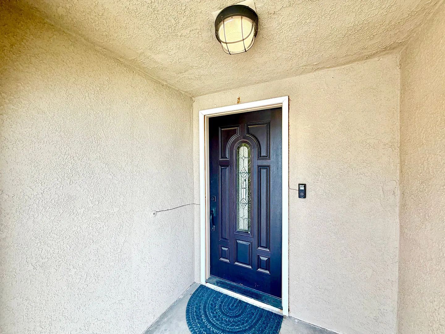 Updated 4-Bedroom Home With Massive Backyard, Open Floor Plan & Modern Kitchen! — Photo 4
