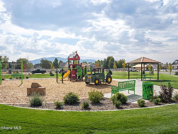 3rd image of 3321 N Segar Loop