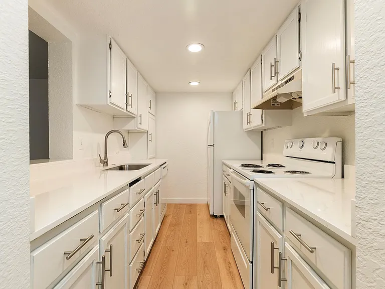 Crestwood Place — Photo 28