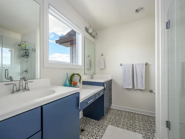 735 Lochlyn Hill Dr — Photo 16