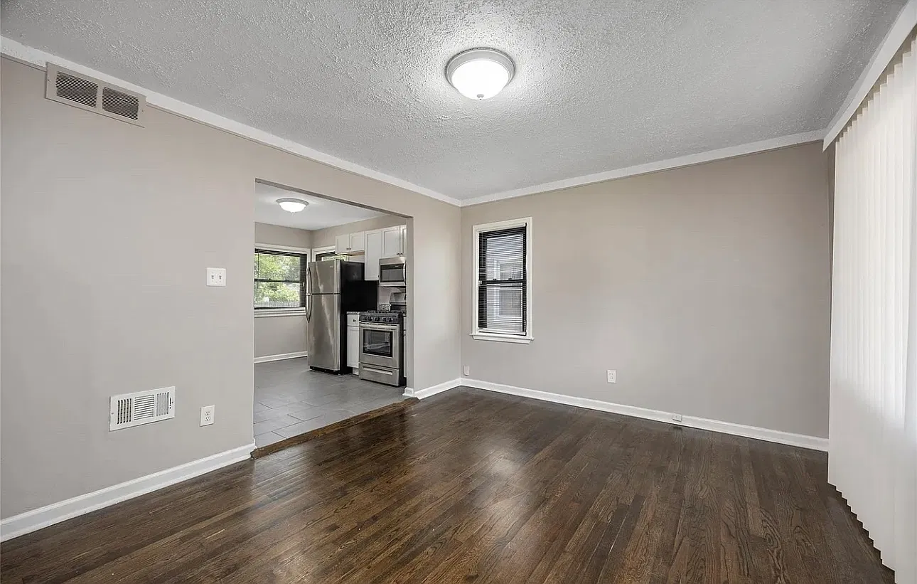3 bed, 850 sqft, $1,500 — Photo 3