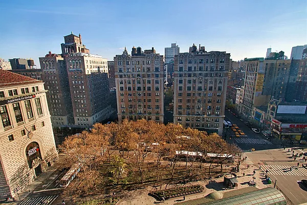 Sold by Corcoran | media 21