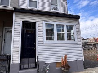 633 N 8th St, Camden, NJ 08102