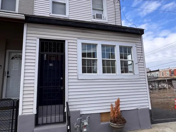 633 N 8th St, Camden, NJ 08102