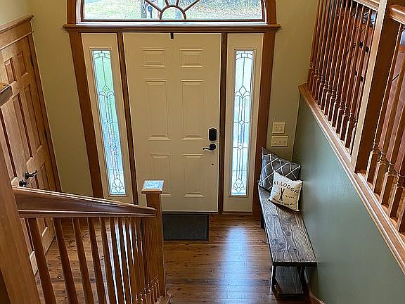 4th image of 2135 Oakridge St