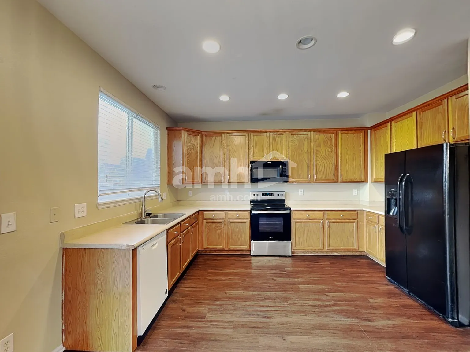 5 bed, 3.5 bath, 3343 sqft, $3,400 — Photo 3