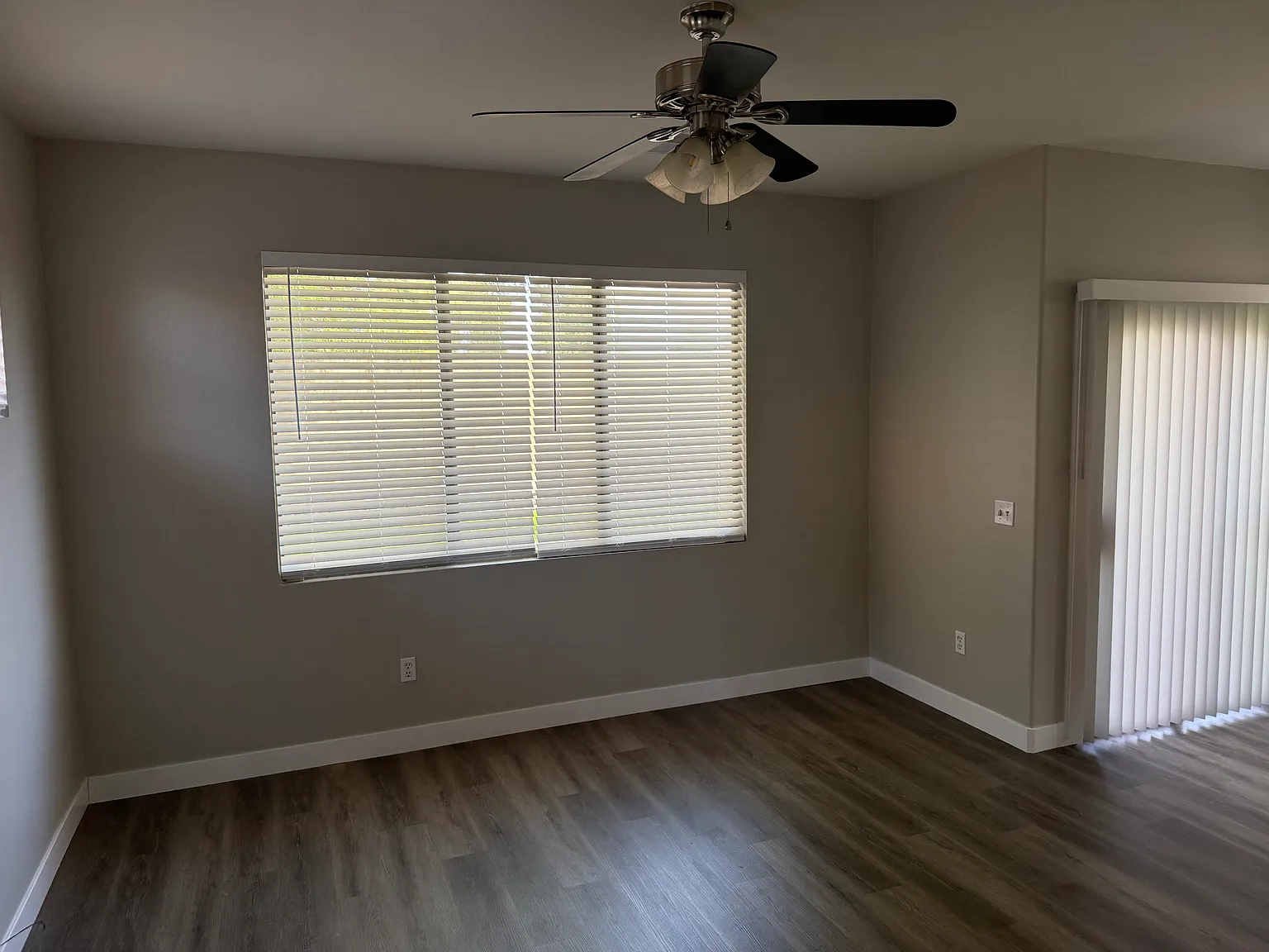 3 bed, 2.5 bath, 1300 sqft, $2,500 — Photo 2
