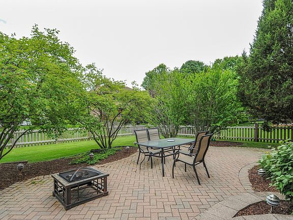 2nd image of 3220 Gateshead Dr
