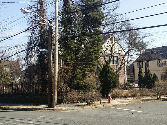 3rd image of 255 Pennsylvania Ave