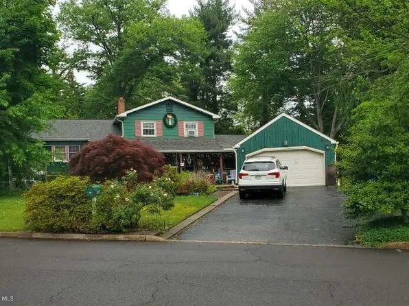 700 Gordon Dr, Yardley, PA 19067