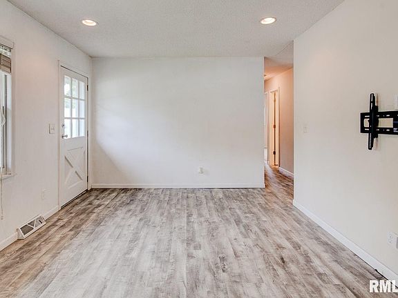 2nd image of 2211 Echodale Dr