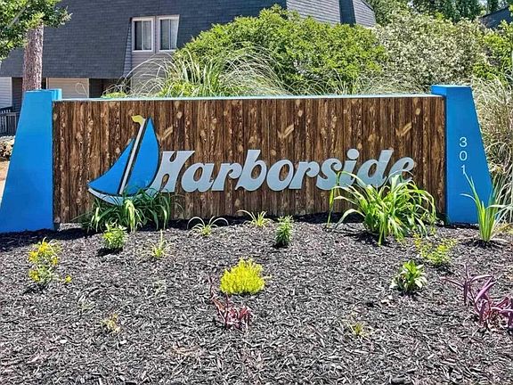 3rd image of 301 Harbor Heights Dr APT 3A