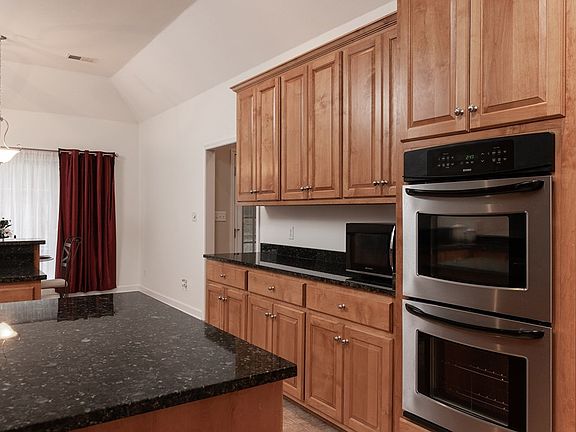 4th image of 1023 Scarlett Dr