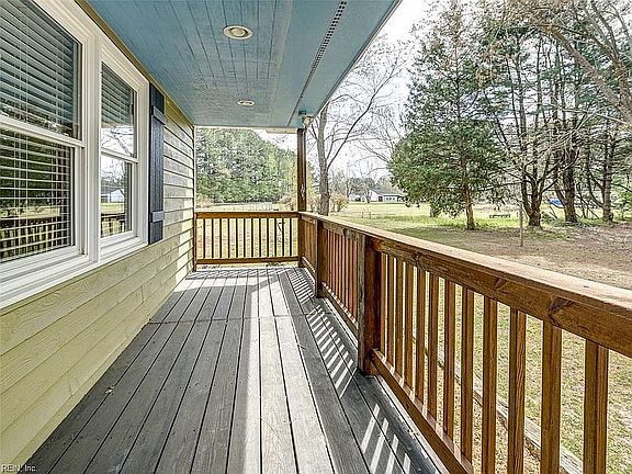 4th image of 486 Moonefield Dr