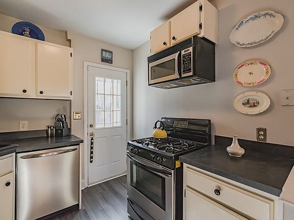 3rd image of 2214 Pemberton St