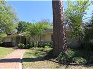 203 Pine Shadows Dr, Seabrook, TX 77586
