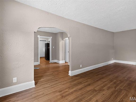 4th image of 413 Saratoga St