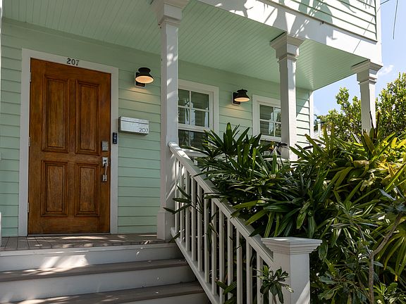 2nd image of 207 Virginia St
